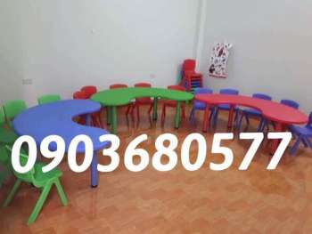 Bàn nhựa hình ovan giá rẻ, an toàn cho trẻ tại Quảng Nam