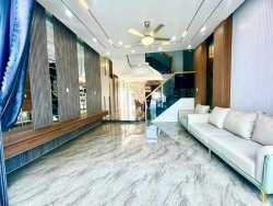 Bán nhà 3 tầng mặt tiền đường 5m5 lề 3m, tặng nội thất tại Quảng Nam