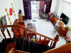 Nhà 3 tầng 4 phòng ngủ, phòng khách, bếp, sân để xe máy, phòng thờ, sân phơi đầy đủ công năng tại Quảng Nam