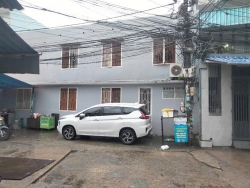 Nhà 3 Tầng Ở Thái Bội. 5M Xe Màu Đỏ Phía Trước Nhà tại Quảng Nam