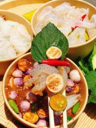 Gỏi Cá đặc sản miền biển Sứa ngâm mắm nhĩ Bán cá tươi, cá tươi tái gỏi ăn nhức nách, khách ăn gỏi nhà em thì biết độ ngon rồi ạ, ăn thì lên đơn bây giờ để em chuẩn bị nhé. Phần ăn: 80,100, 150k(phần đặt biệt) Đặc biệt: có rau rừng ngon ăn kèm gỏi Gỏi Cá Nam ô và khô hành Tây Phú Quốc tại Quảng Nam