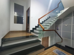TUYỆT ĐỈNH SƠN TRÀ, SÁT BIỂN, ĐƯỜNG 5.5M, NHÀ 3 TẦNG MỚI CỨNG XÂY Ở tại Quảng Nam
