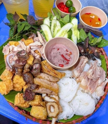 Thèm bún đậu nhưng đợi bạn khao?! tại Quảng Nam