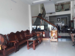 Gấp bán nhà 3 tầng đường 5m5 vỉa hè 3m cách bãi tắm biển Nguyễn Tất Thành 400m tại Quảng Nam