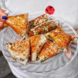 Bánh kẹp và Trà sữa tại shop Phương Quyền, Điện Thắng Trung tại Quảng Nam