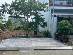 n đất đường 7,5m Bàu Cầu 25- KDC Nam Cẩm Lệ.-Hướng tây bắc-Diện tích: 100m2 (5m*20m)-Đối diện đất tại Quảng Nam