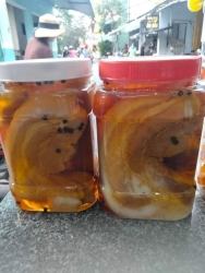 Còn 2 hủ thịt heo 3 chỉ muối đã chín tại Quảng Nam