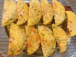 Bánh xèo nhà em siêu giòn, mn ai nhát đi thì cứ alo em nhé, em nhận đơn đến tối nha tại Quảng Nam