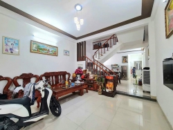 Sập hầm nhà 3 tầng Hòa Xuân gần chợ trường học 90m2, ngang 5m 3PN, 3WC tại Quảng Nam