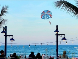 Biển Mỹ Khê Mùa Này Đẹp Lắm Khách Ơi tại Quảng Nam