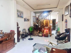Bán nhà 2 tầng - Cách Mạng Tháng 8 - 72 - Mặt tiền 4m1 - Ôtô thông - Nhà đẹp ở ngay - Nhỉnh nhặt 2 tỷ tại Quảng Nam