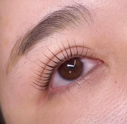 Ngả lưng 45 phút là có ngay bộ mi lông thật uốn cong siêu xinh tại Quảng Nam