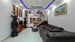 CẦN BÁN NHÀ 3 TẦNG TOÀN GỖ XỊN XÒ ĐẲNG CẤP MỚI KENG tại Quảng Nam