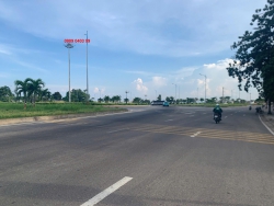 Chủ Cần Tiền Muốn Ra Nhanh Lô Mặt Tiền Đường Nội Bộ Mỹ Khê Angkora, Giá 1 Tỷ 3xx Triệu/Lô tại Quảng Nam