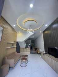 NHÀ 4 TẦNG ĐẸP Ô TÔ ĐỖ TRƯỚC CỬA NGAY TRUNG TÂM THANH KHÊ tại Quảng Nam