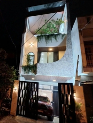 Chào bán nhà 3 tầng 3 mê đúc mt Nguyễn huy Tự tại Quảng Nam