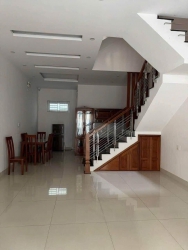 Cho thuê nhà 3 tầng khu Hồ Xuân Hương tại Quảng Nam