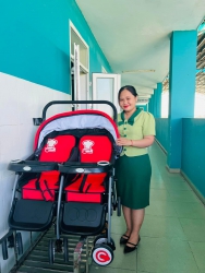 Chị Duyên tặng xe điện và điệu đôi tại Quảng Nam
