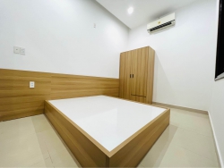 Mặt bằng tầng 1 rộng rãi để đặt trụ sở, 3 phòng ngủ full nội thất, Đường trung tâm rộng 27m giao thông đông đúc, Chỉ 14 triệu/tháng tại Quảng Nam