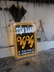 Hộp đèn LED xi nhanh viền đơn màu tại Quảng Nam