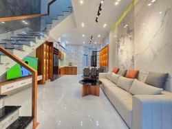 Bán nhà 3 tầng mặt tiền Giáp Văn Cương mặt biển Hoà Minh tại Quảng Nam
