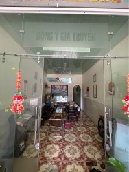 Nhà MT Trần Cao Vân gần Ngã Tư Hùng Vương, Hướng Đông Nam Mát Mẻ, 2PN, Thương Lượng Mạnh tại Quảng Nam