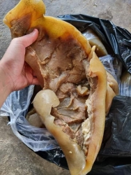 Em sẵn được ít da má bò, thịt nhiều gần chỗ mui nên nạt nhiều ngon lắm khách ơi tại Quảng Nam