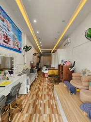 Bán Nhà Mặt tiền Gần Biển kinh doanh đường 10m5 Sập 5 tỷ 5 tại Quảng Nam
