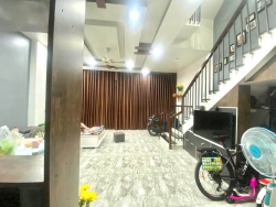 Chuyển nhà bán gấp nhà 3 tầng Nguyễn Công Trứ, Sơn Trà, sát biển, khu vực dân cư đông đúc KD sầm uất, SD 140m2 MT 6m chỉ hơn 4 tỷ tại Quảng Nam