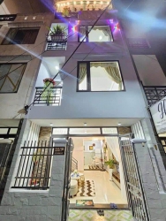 Bán nhà 3 tầng full nội thất kiệt ô tô Lê Đình Lý vị trí kinh doanh cách đường 15m tại Quảng Nam