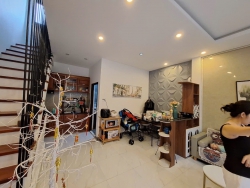 Nhà gần biển, gần trường học, khu dân cư đông đúc tại Quảng Nam