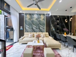 Nhà 3 tầng 4pn ngay chợ hoa Nguyễn Đình Tựu tại Quảng Nam