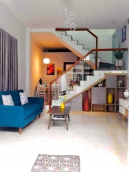 Tìm đâu ra căn thứ 2…Nhà 2 tầng chỉ cách sau lưng 1 căn nhà mặt tiền là đường chính, Quận Hải Châu, Đà Nẵng. Giá chỉnh hơn 2 tỷ một chút xíu tại Quảng Nam